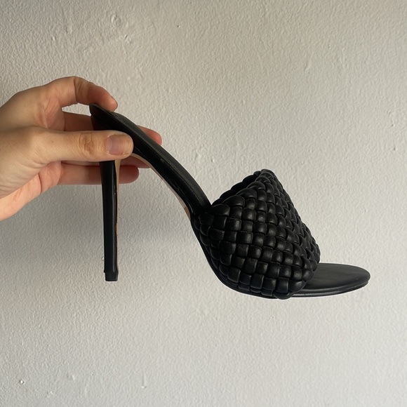 Black heels - Picture 2 of 4